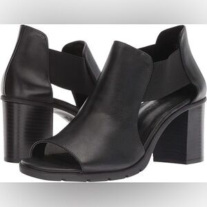 New The Flexx Ticket to Ride Metallic Sandals Size 8.5 B41